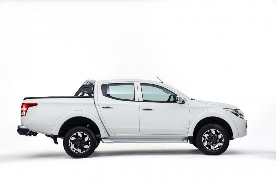  Mitsubishi Triton Double Cab 2017 года  (ZA) (фото 2 из 30)